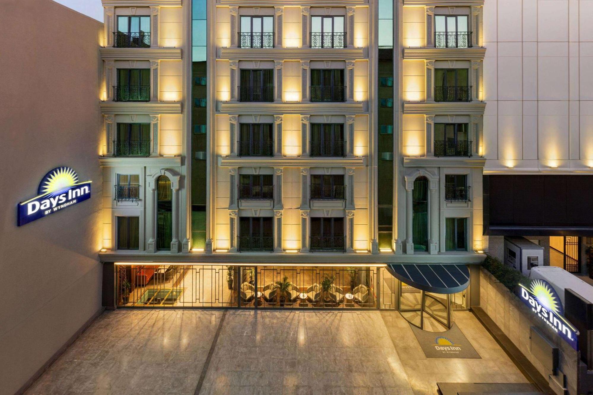 Days Inn By Wyndham Istanbul Bomonti Екстериор снимка