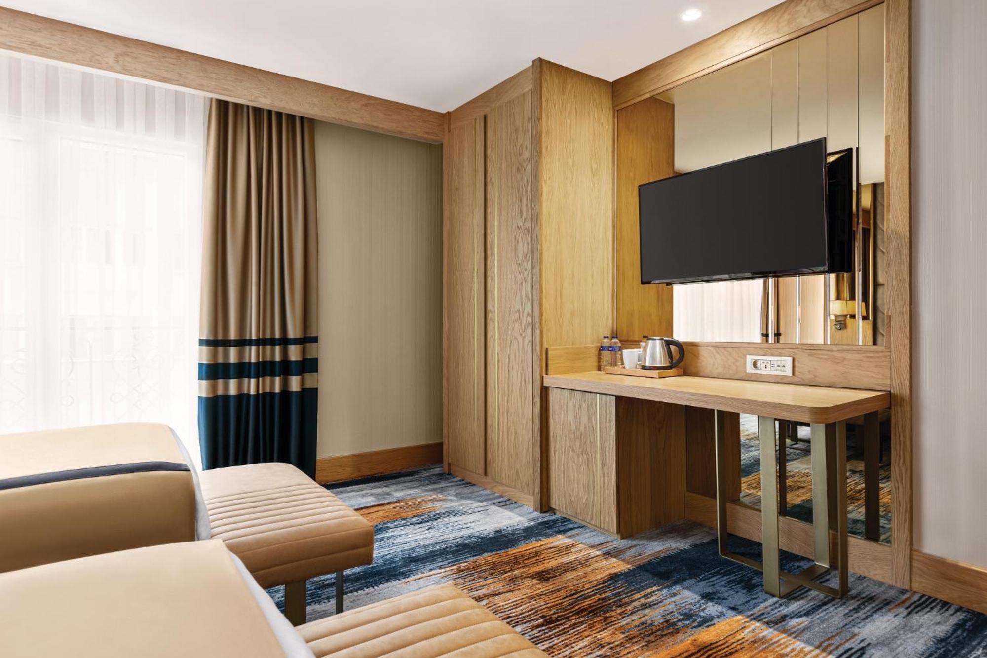 Days Inn By Wyndham Istanbul Bomonti Екстериор снимка