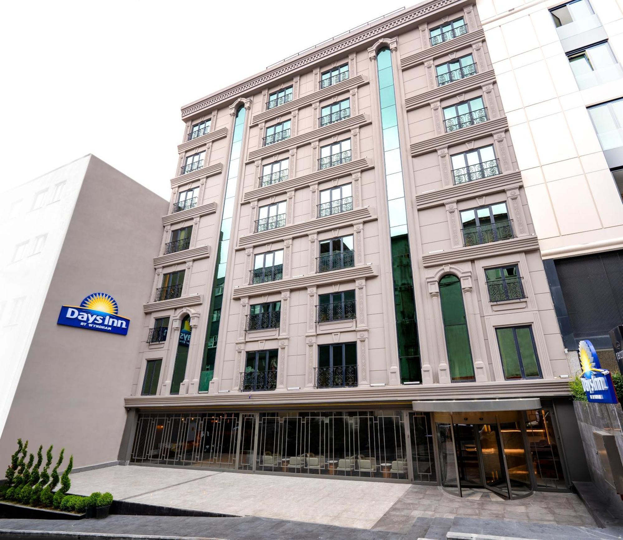 Days Inn By Wyndham Istanbul Bomonti Екстериор снимка