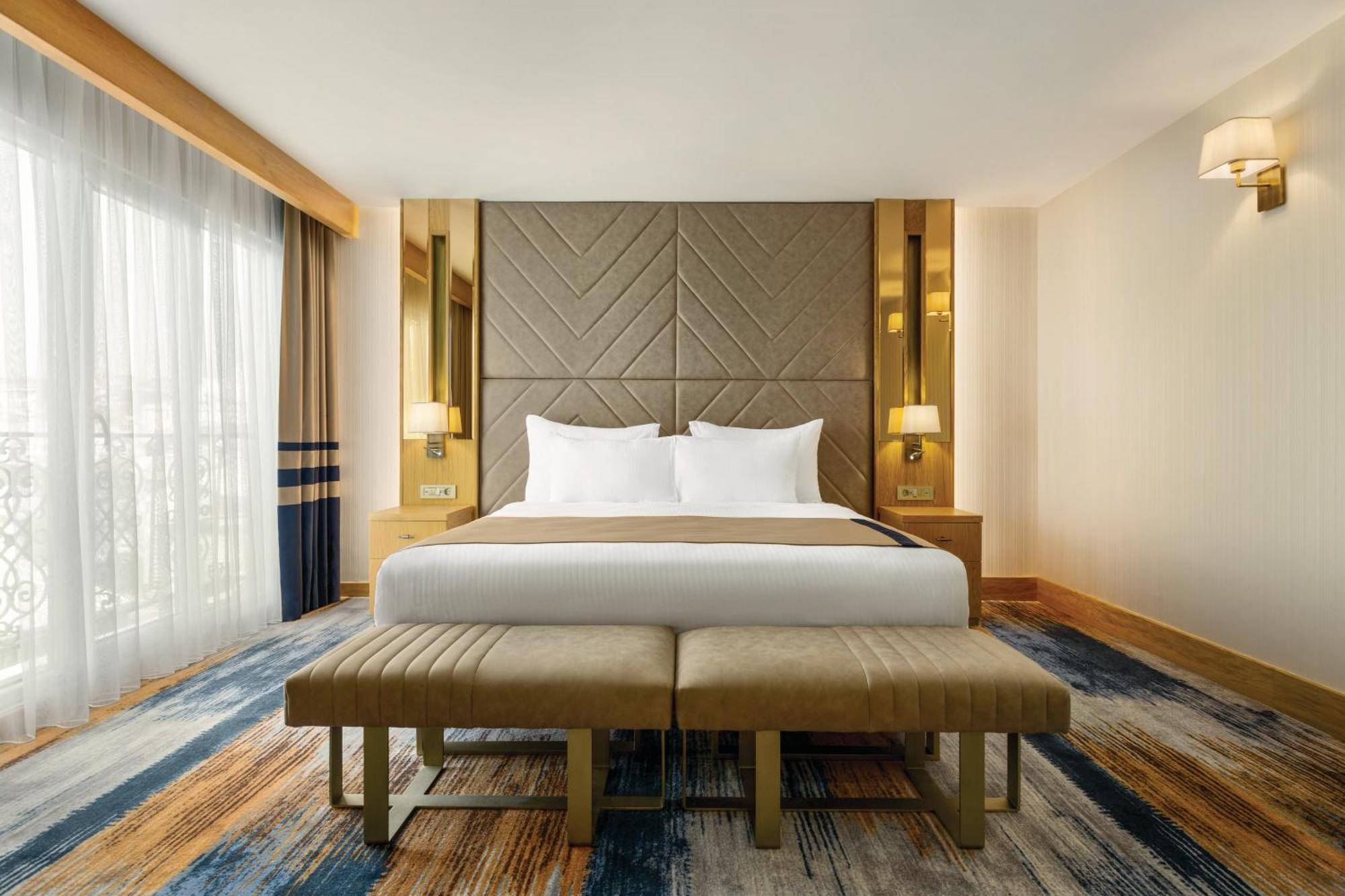 Days Inn By Wyndham Istanbul Bomonti Екстериор снимка