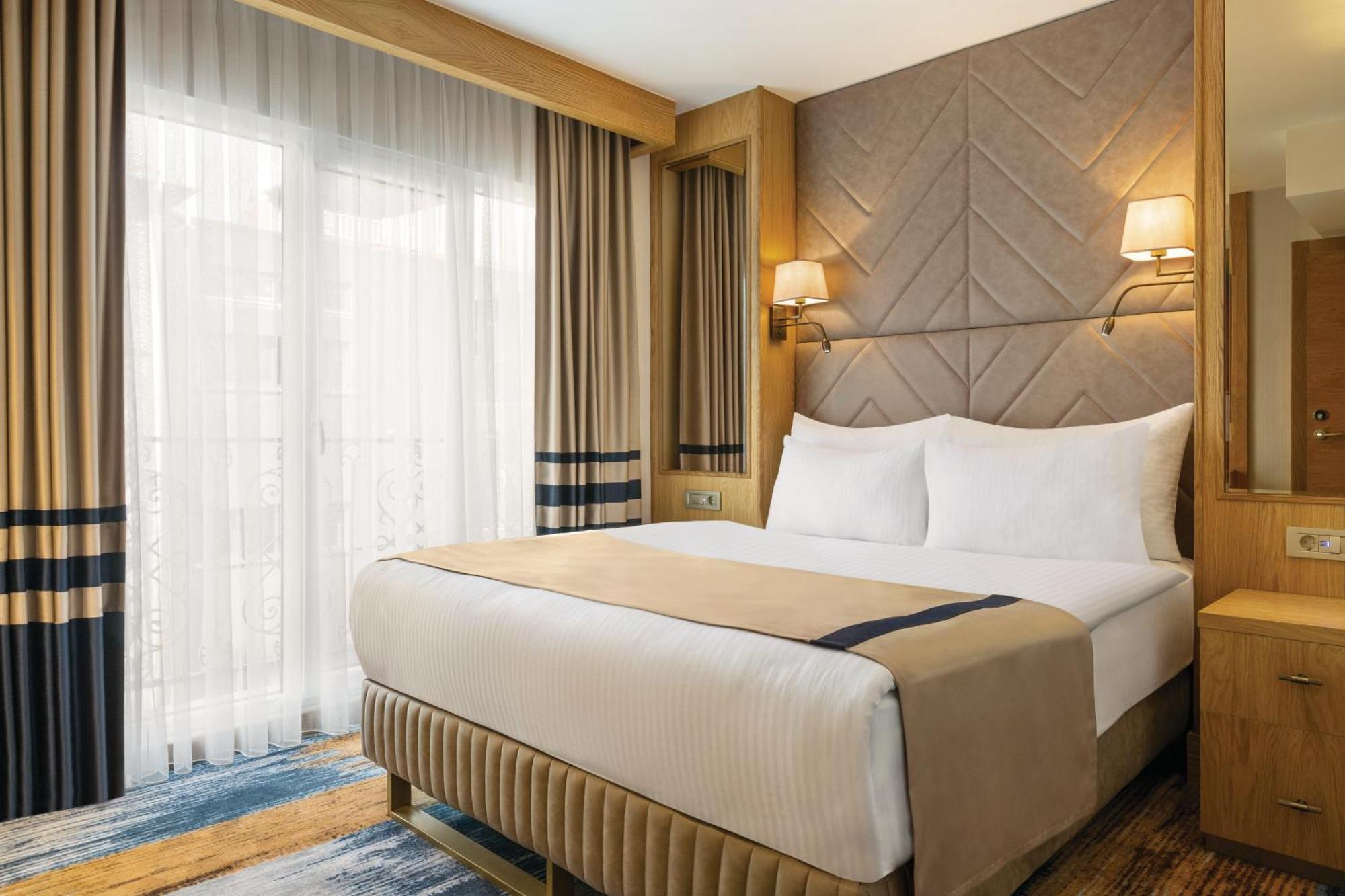 Days Inn By Wyndham Istanbul Bomonti Екстериор снимка
