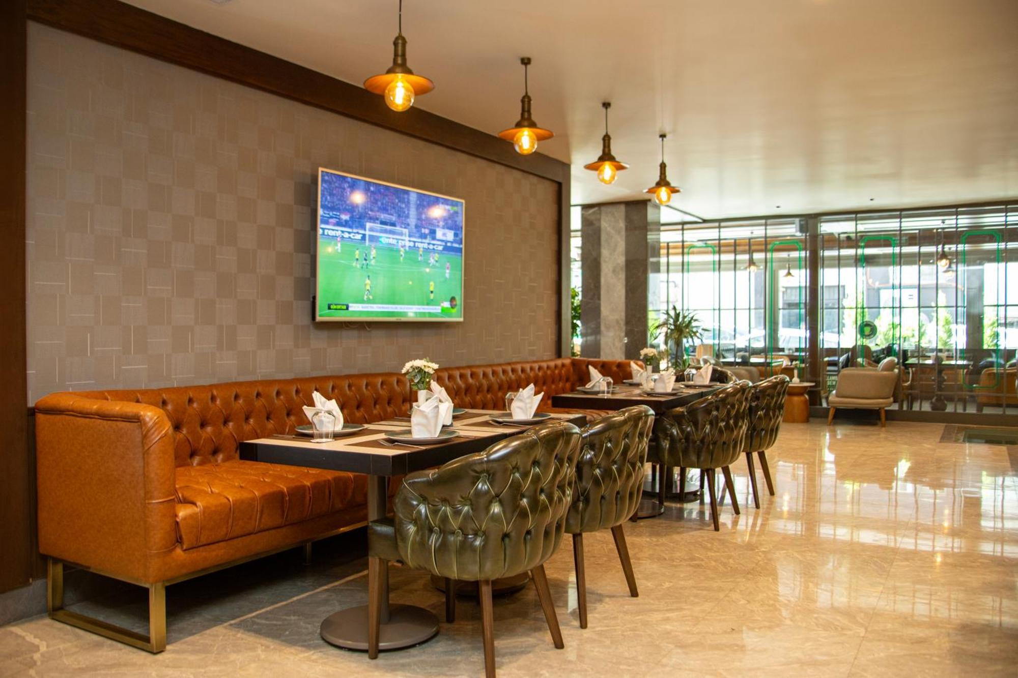 Days Inn By Wyndham Istanbul Bomonti Екстериор снимка