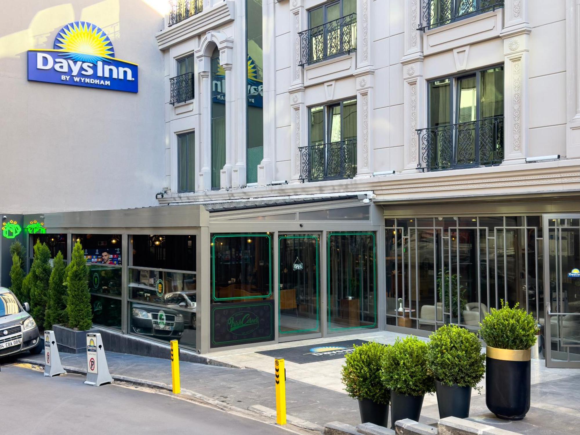 Days Inn By Wyndham Istanbul Bomonti Екстериор снимка