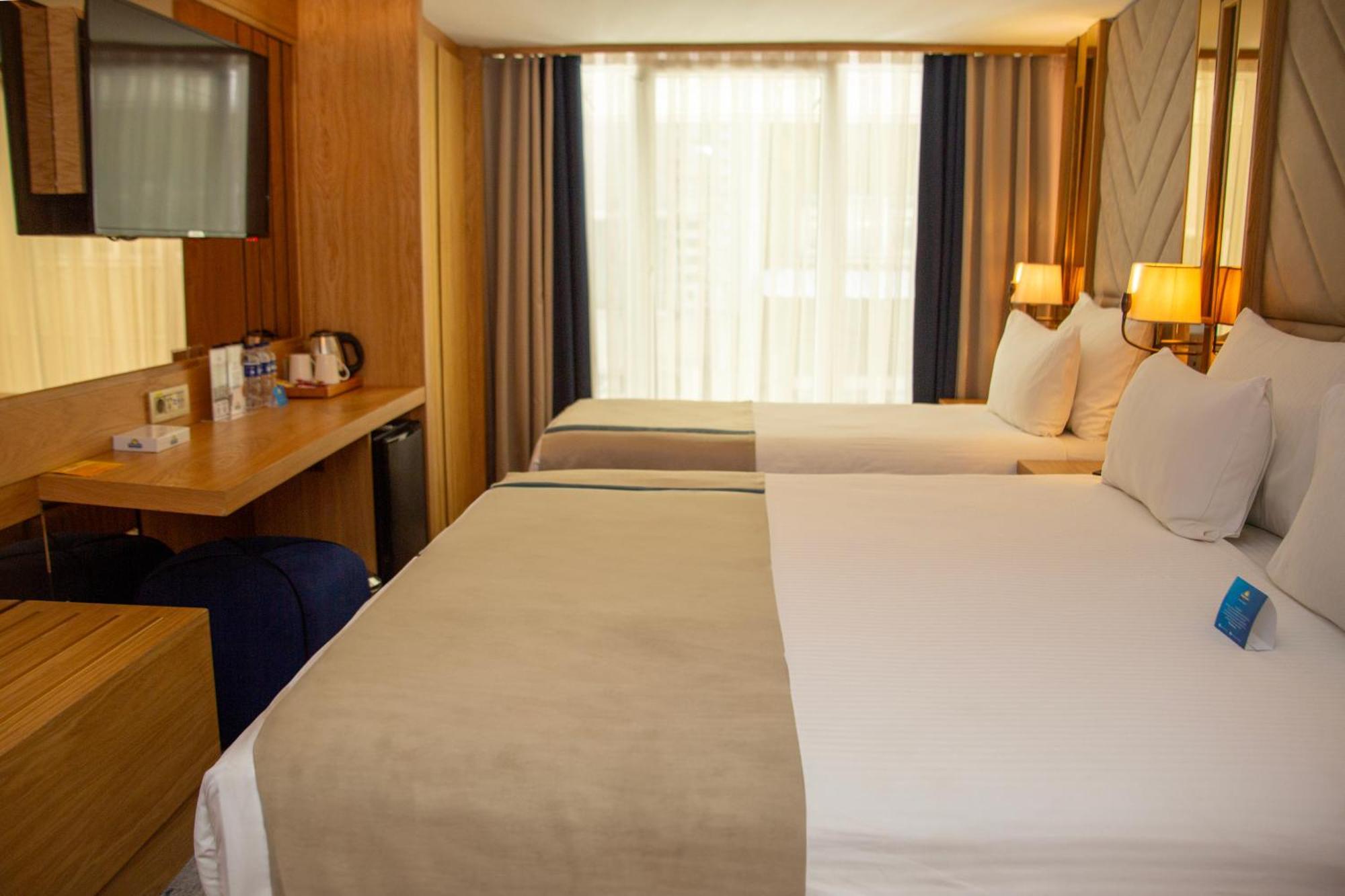 Days Inn By Wyndham Istanbul Bomonti Екстериор снимка