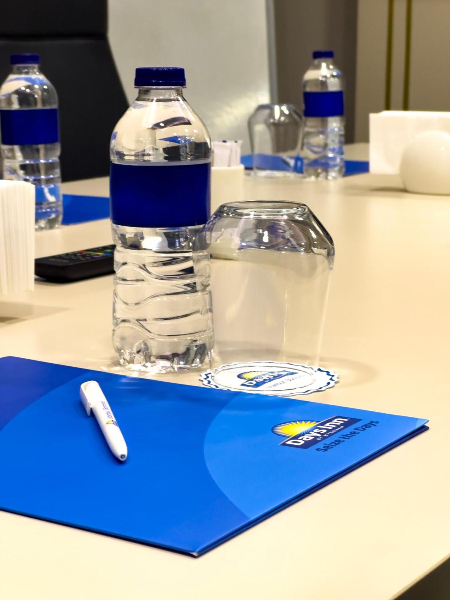 Days Inn By Wyndham Istanbul Bomonti Екстериор снимка
